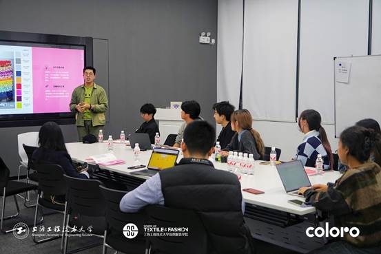 一群人坐在电脑前
AI 生成的内容可能不正确。